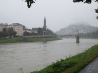 was man am Freitag nicht gerade sagen konnte. Bei Dauernieselregen verbringen wir den Tag in Salzburg.