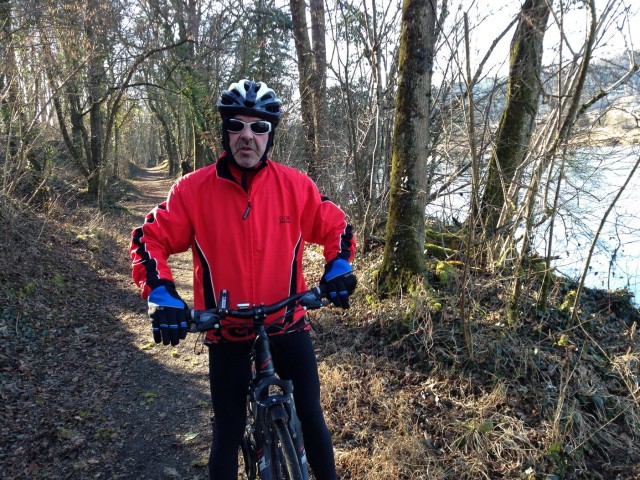 Günter begleitet mich - auch erstmals - mit seinem Trekking-Bike