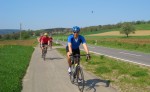 gut rollt es sich auf dem neuen Radweg von Lienheim Richtung Hohentengen (Jon vor Harald, Gerhard + Günter)