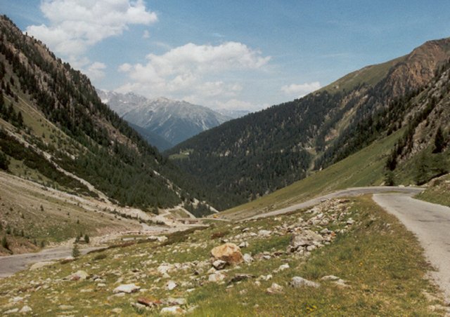 letzte Kehren zur höchsten Passüberquerung  in der Schweiz, 2509 M. ü.M.